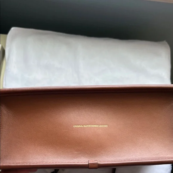 Coach Willis top handle. Tan Brown Leather Top Handle Satchel with Gold Turnlock - Picture 4 of 11